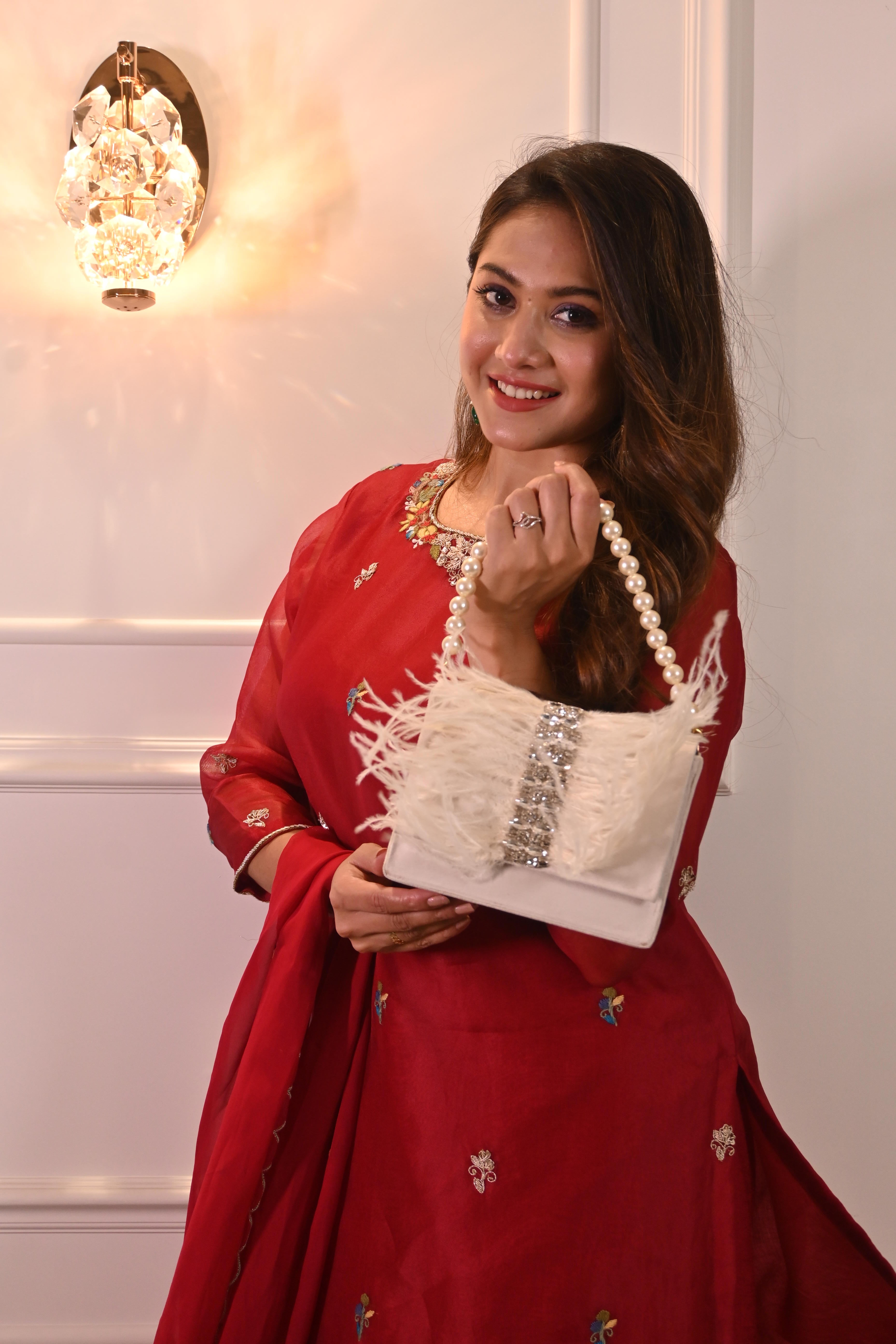 Pluméa Feather Flap Clutch Bag (Pearl White) | Couture Evening Statement Bag – ORAYA